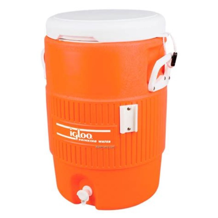Can I put hot water in an Igloo cooler?