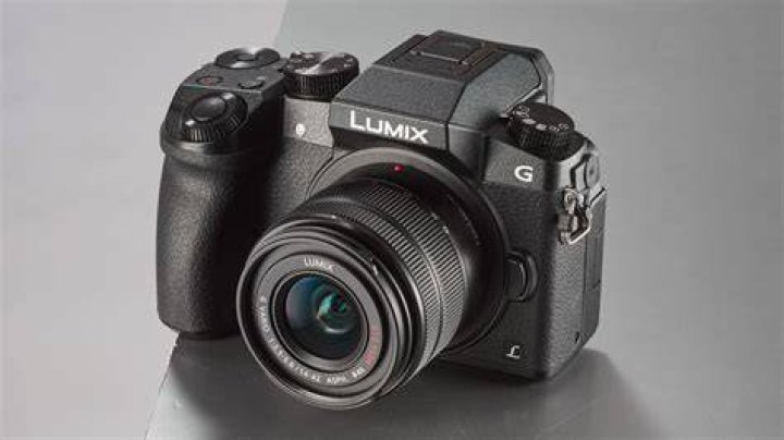 Does Lumix g7 have image stabilization?