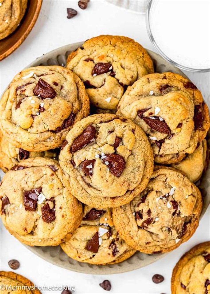 How do you freeze cut out cookies?